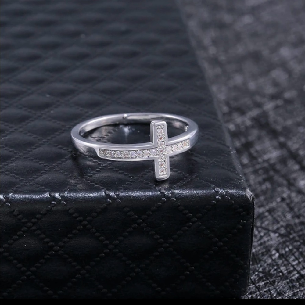 New Cross 925 Sterling silver ring
